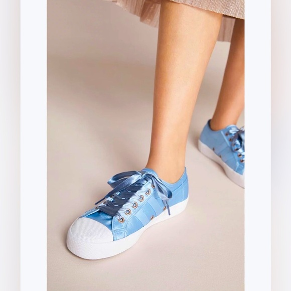 GOLA x ANTHROPOLOGIE | LIGHT BLUE/WHITE COASTER SATIN SNEAKERS SIZE 7 - Picture 1 of 8